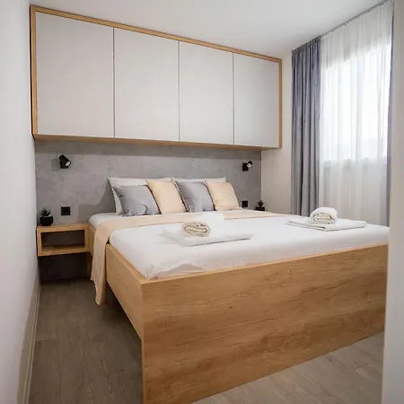 Mobile Aurora With Jacuzzi Tatil Evi Vodice
